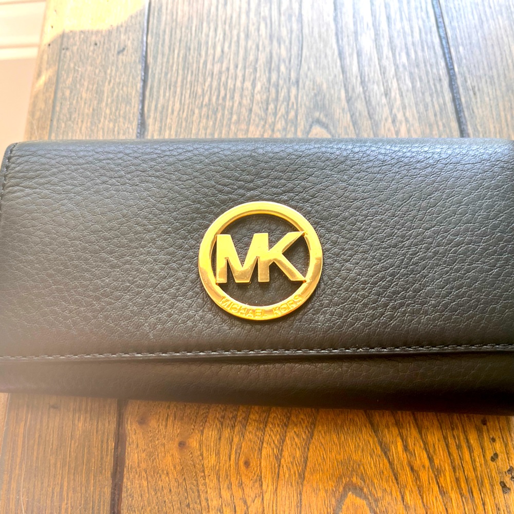 Michael Kors Wallet-Pebbled Leather